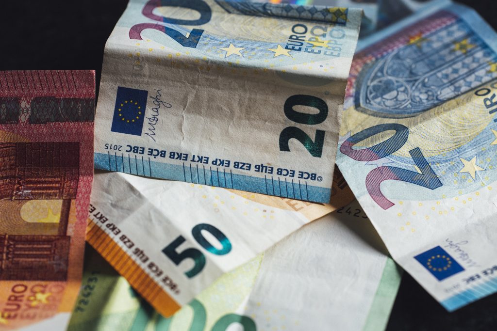 Billetes de euro de 20 y 50 euros